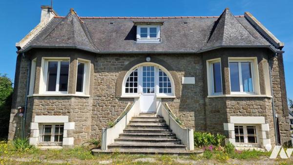 Saint Méloir des Ondes centre - Maison (1950) (98m²) - A rafraichir - Garages - Jardin (252m²)