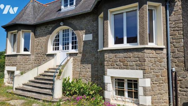 Saint Méloir des Ondes centre - Maison (1950) (98m²) - A rafraichir - Garages - Jardin (252m²)