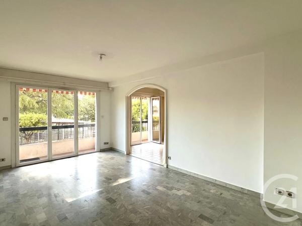 Appartement F4 à vendre  4 pièces - 79,55 m 2   HYERES  - 83