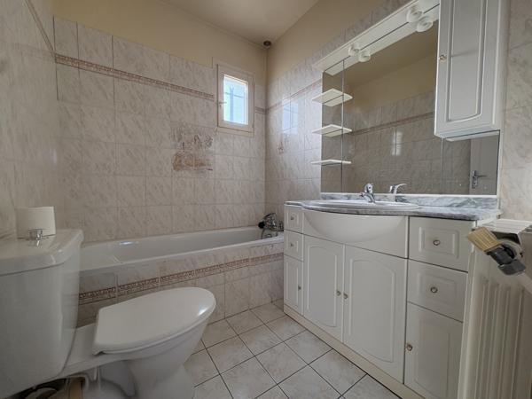 Maison
         6 pièces
        - 110 m² 322 000 € *