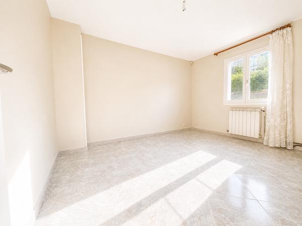 Maison
         6 pièces
        - 110 m² 322 000 € *