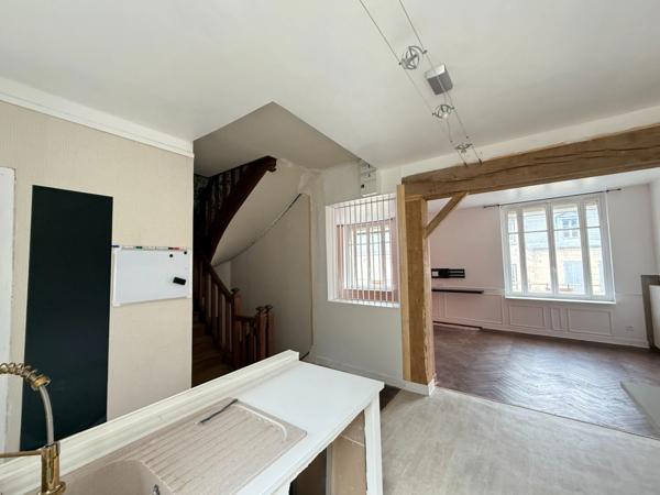 EN EXCLUSIVITE ! Immeuble sur 3 niveaux 118m², 3 chambres, 59 000€