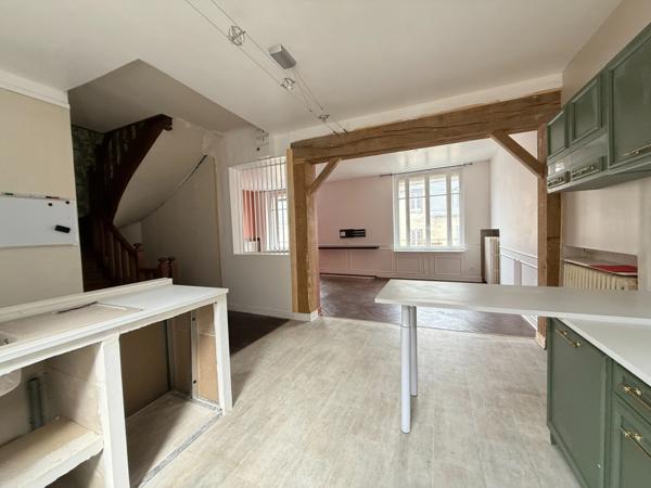 EN EXCLUSIVITE ! Immeuble sur 3 niveaux 118m², 3 chambres, 59 000€