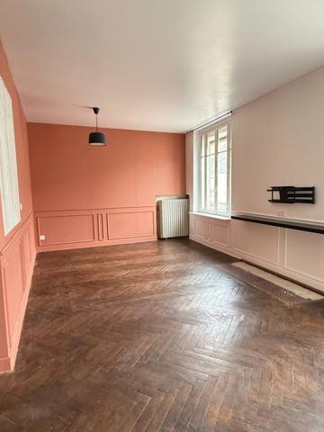 EN EXCLUSIVITE ! Immeuble sur 3 niveaux 118m², 3 chambres, 59 000€