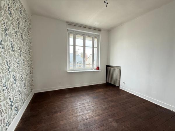 EN EXCLUSIVITE ! Immeuble sur 3 niveaux 118m², 3 chambres, 59 000€