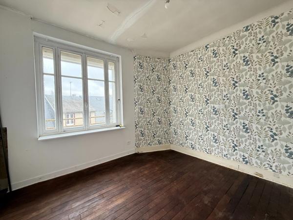 EN EXCLUSIVITE ! Immeuble sur 3 niveaux 118m², 3 chambres, 59 000€