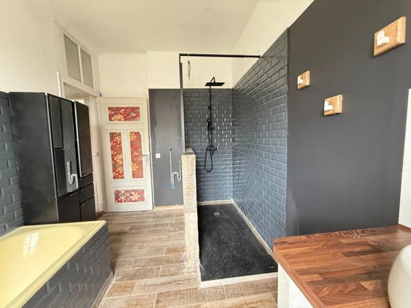 EN EXCLUSIVITE ! Immeuble sur 3 niveaux 118m², 3 chambres, 59 000€