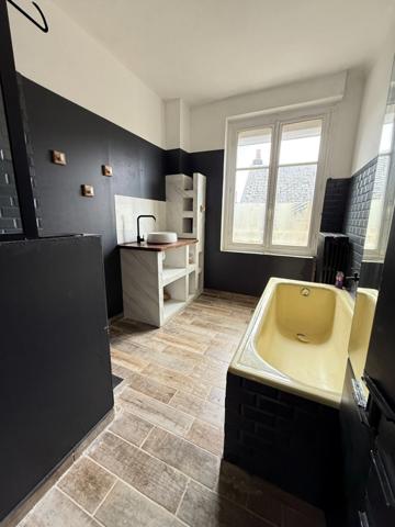 EN EXCLUSIVITE ! Immeuble sur 3 niveaux 118m², 3 chambres, 59 000€