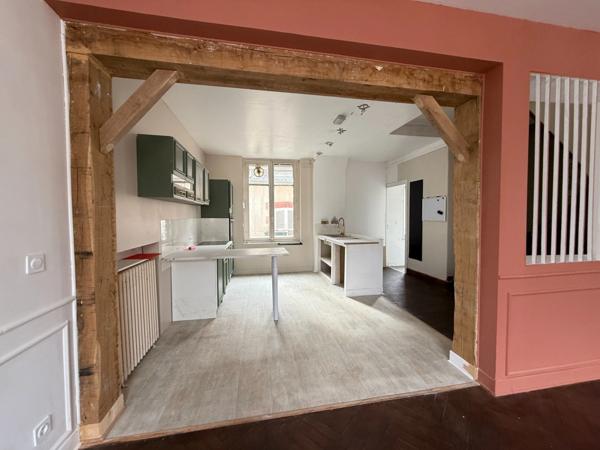 EN EXCLUSIVITE ! Immeuble sur 3 niveaux 118m², 3 chambres, 59 000€