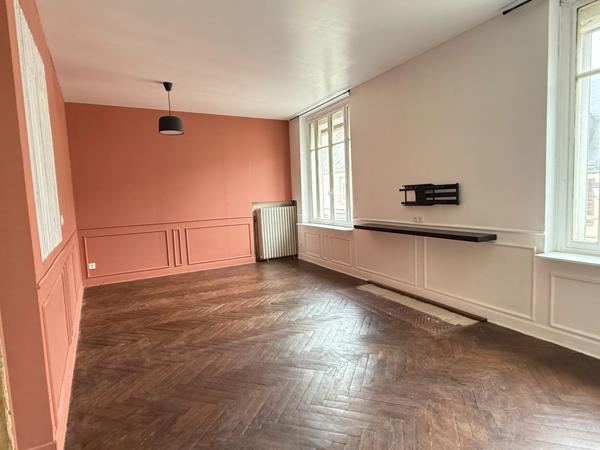 EN EXCLUSIVITE ! Immeuble sur 3 niveaux 118m², 3 chambres, 59 000€