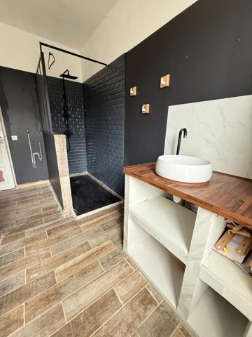 EN EXCLUSIVITE ! Immeuble sur 3 niveaux 118m², 3 chambres, 59 000€