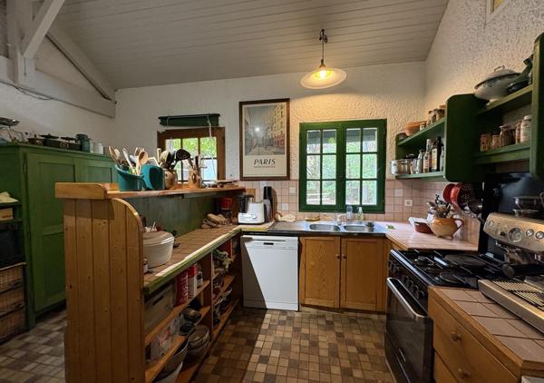 Demeure de charme du XIXème siècle de 263 m², 6 chambres sur un parc de 2200 m²