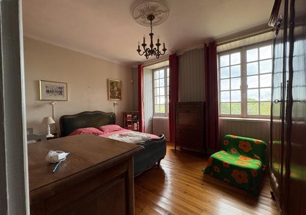 Demeure de charme du XIXème siècle de 263 m², 6 chambres sur un parc de 2200 m²