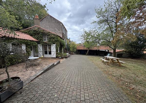 Demeure de charme du XIXème siècle de 263 m², 6 chambres sur un parc de 2200 m²