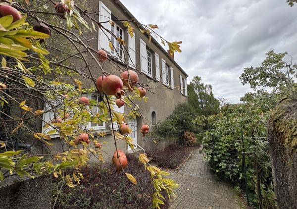 Demeure de charme du XIXème siècle de 263 m², 6 chambres sur un parc de 2200 m²