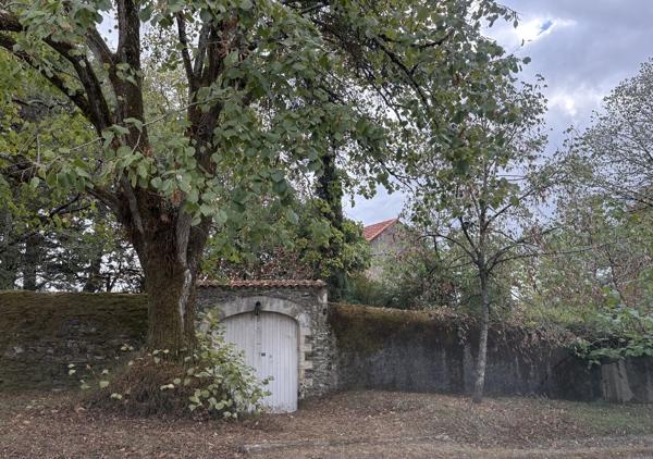 Demeure de charme du XIXème siècle de 263 m², 6 chambres sur un parc de 2200 m²