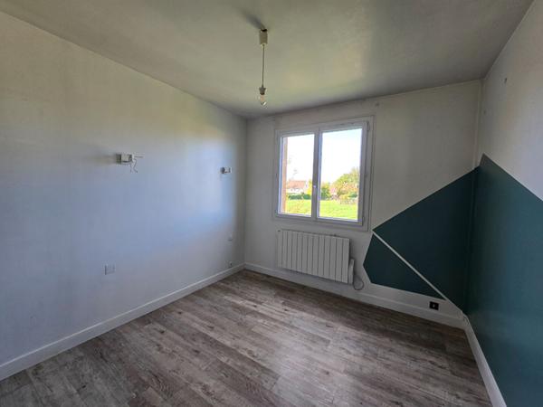 Maison Provins ( à 5min de Provins et de la gare accessible via le un bus) 3 chambres / Sous-sol / jardin