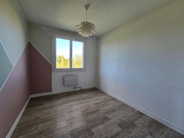 Maison Provins ( à 5min de Provins et de la gare accessible via le un bus) 3 chambres / Sous-sol / jardin