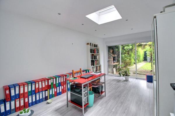 Maison Massy 106 m² environ édifiée sur terrain de 306 m² garage, remise et cave