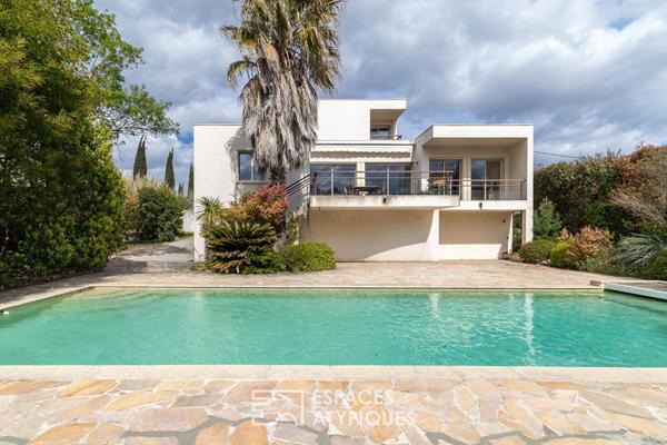 Maison d’architecte baignée de lumière aux portes de Montpellier