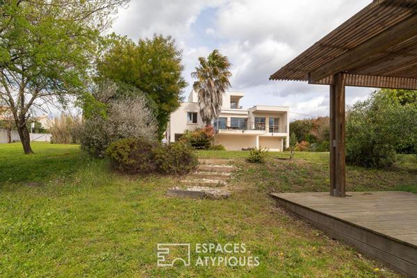 Maison d’architecte baignée de lumière aux portes de Montpellier