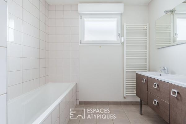 Villa contemporaine de plain-pied et son jardin