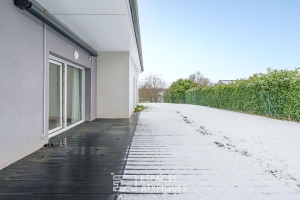 Villa contemporaine de plain-pied et son jardin