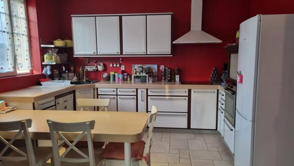 Maison de caractère à Mantes la Ville, 5 chambres, un garage, sous sol total et dépendance