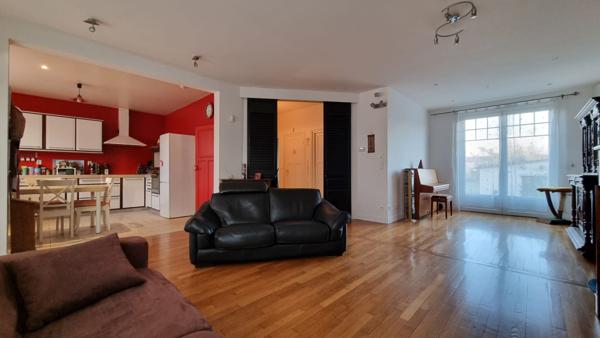 Maison de caractère à Mantes la Ville, 5 chambres, un garage, sous sol total et dépendance