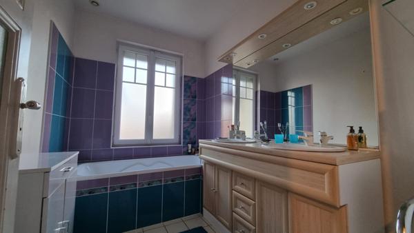 Maison de caractère à Mantes la Ville, 5 chambres, un garage, sous sol total et dépendance