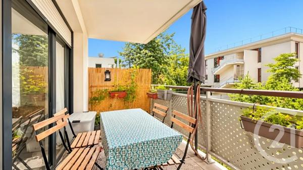 Appartement F3 à vendre  3 pièces - 63 m 2   AUBERVILLIERS  - 93