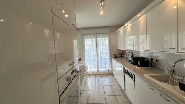 Appartement F3 (69 m²) à vendre à GRENOBLE en parfait état avec terrasse