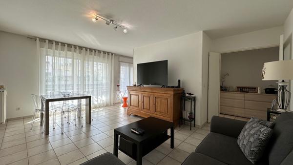 Appartement F3 (69 m²) à vendre à GRENOBLE en parfait état avec terrasse