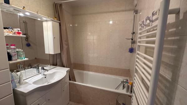 Appartement F3 (69 m²) à vendre à GRENOBLE en parfait état avec terrasse