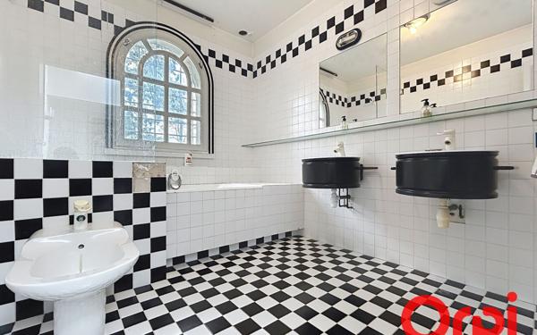 Maison à vendre    7 pièces •  Montpellier