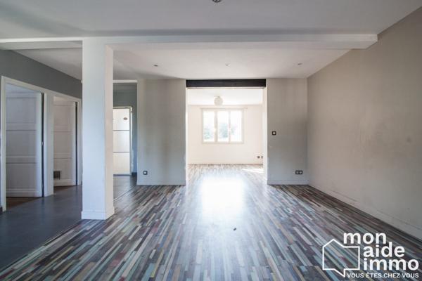 Vaste maison sur terrain de 7000 m²