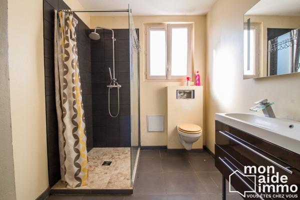 Vaste maison sur terrain de 7000 m²