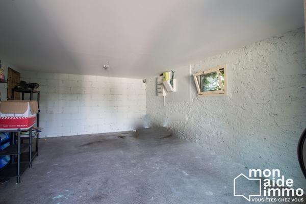 Vaste maison sur terrain de 7000 m²