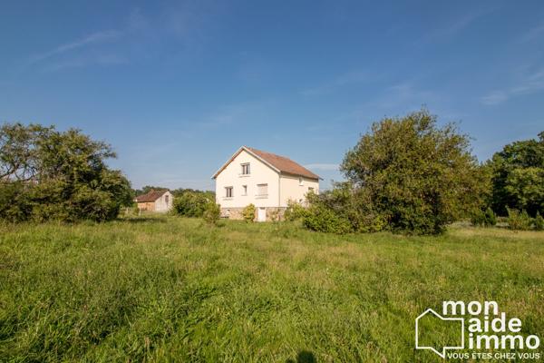 Vaste maison sur terrain de 7000 m²