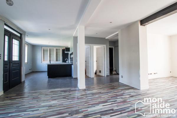 Vaste maison sur terrain de 7000 m²