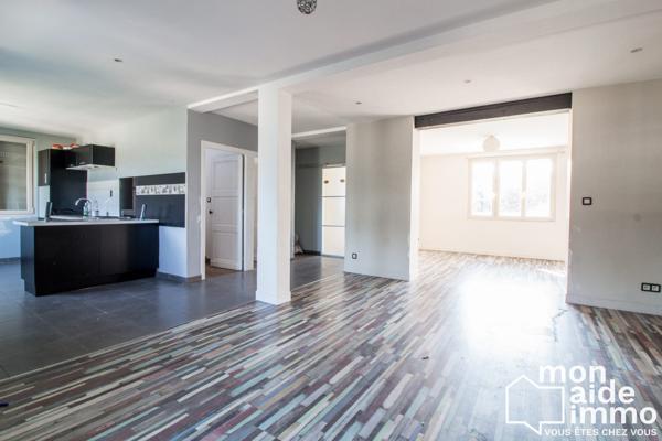 Vaste maison sur terrain de 7000 m²