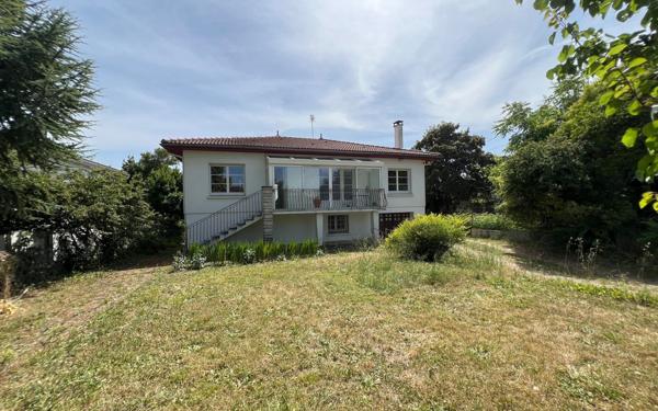 Maison à vendre    6 pièces •  Matha