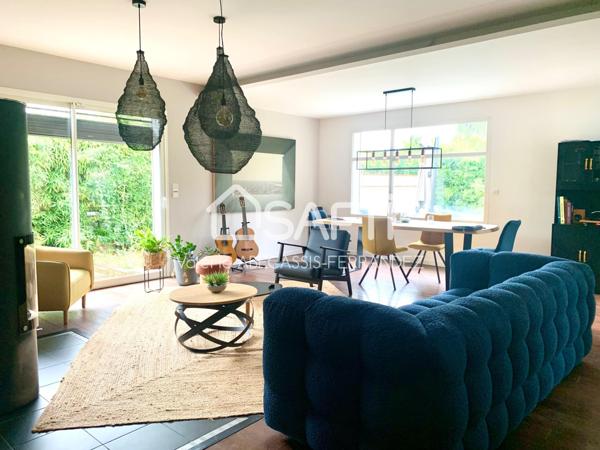 Grande maison moderne avec piscine