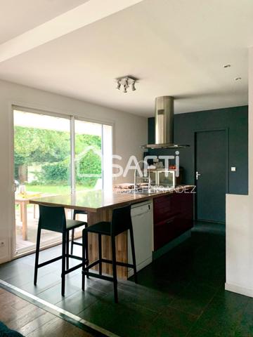 Grande maison moderne avec piscine