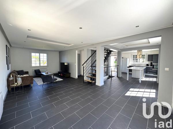 Maison 6 pièces de 206 m² à Villecresnes (94440)