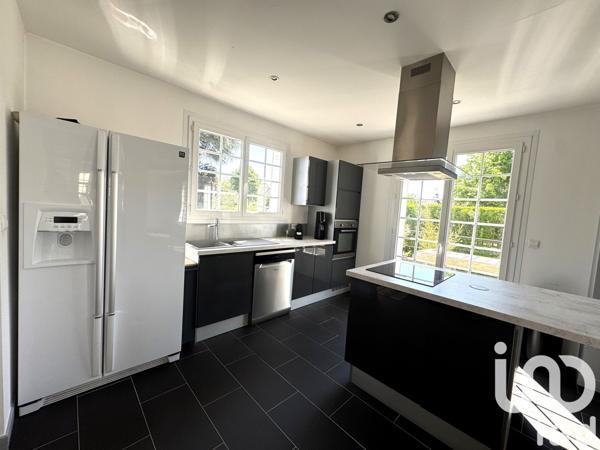 Maison 6 pièces de 206 m² à Villecresnes (94440)