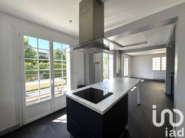 Maison 6 pièces de 206 m² à Villecresnes (94440)