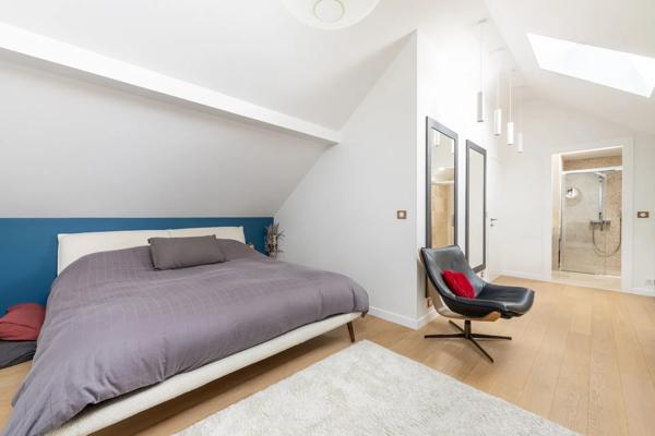 Maison
         6 pièces
        - 180 m² 990 000 € *