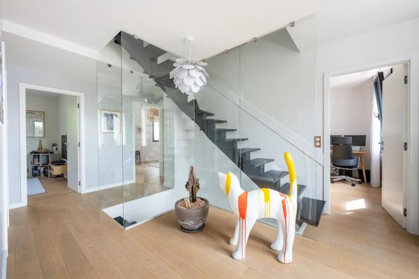 Maison
         6 pièces
        - 180 m² 990 000 € *