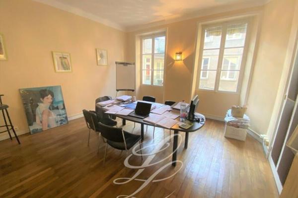 Location - BUREAUX 84.2 m 2